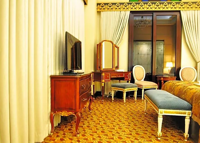 The Luneta Hotel 3*